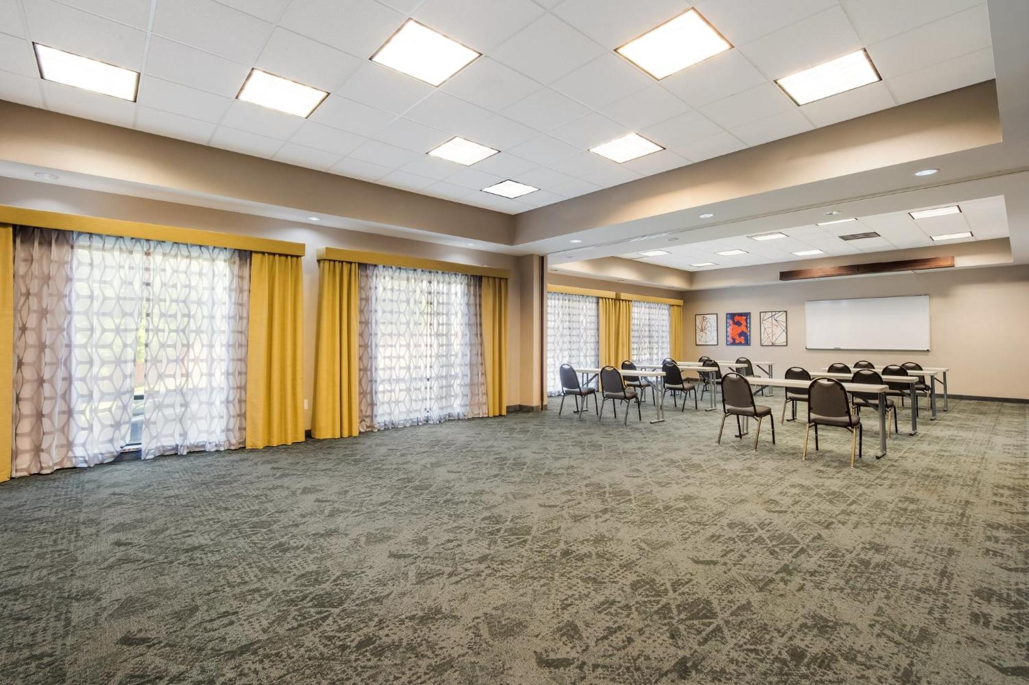 Holiday Inn Express & Suites Lexington By Ihg Exterior foto
