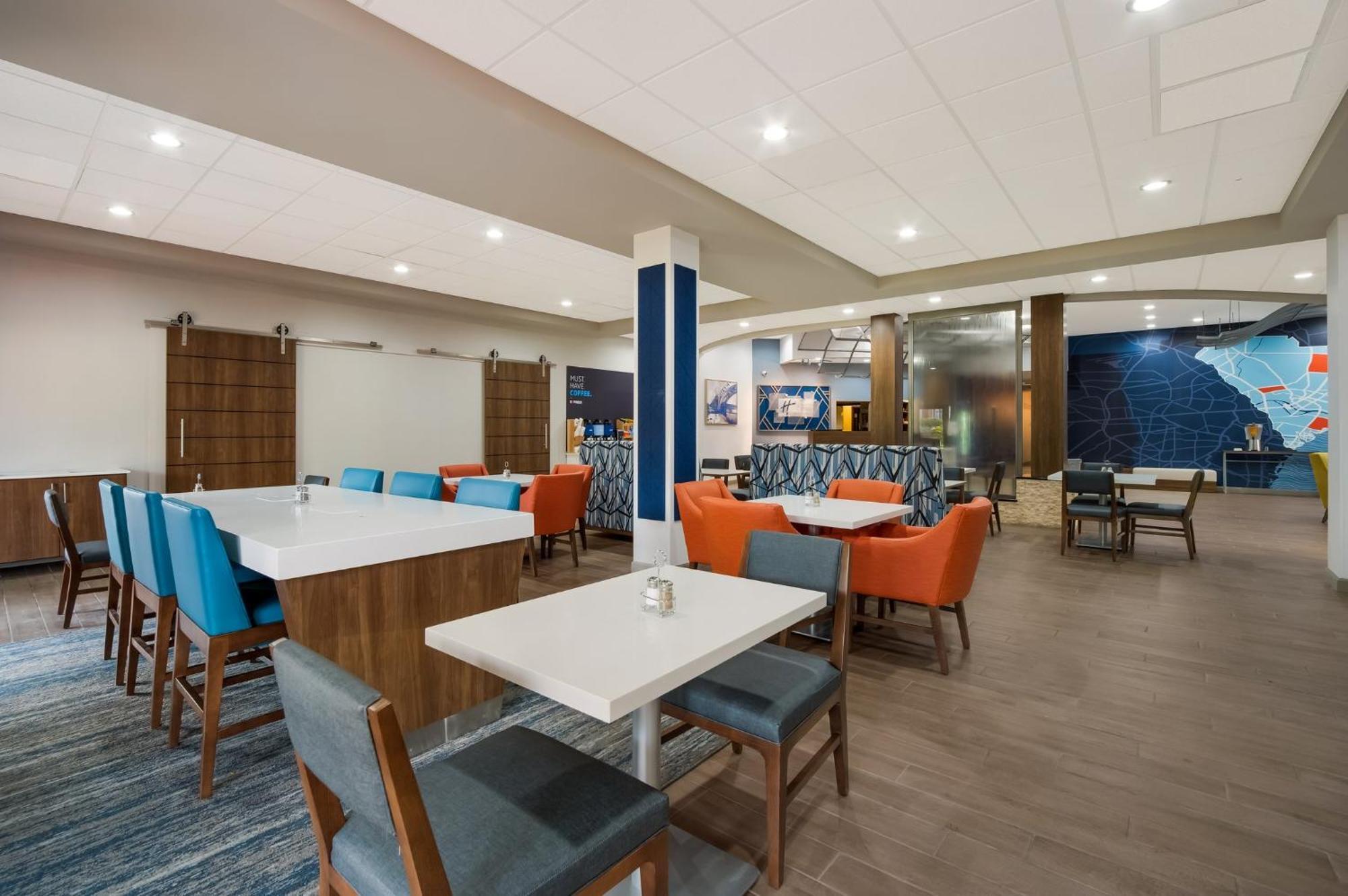 Holiday Inn Express & Suites Lexington By Ihg Exterior foto