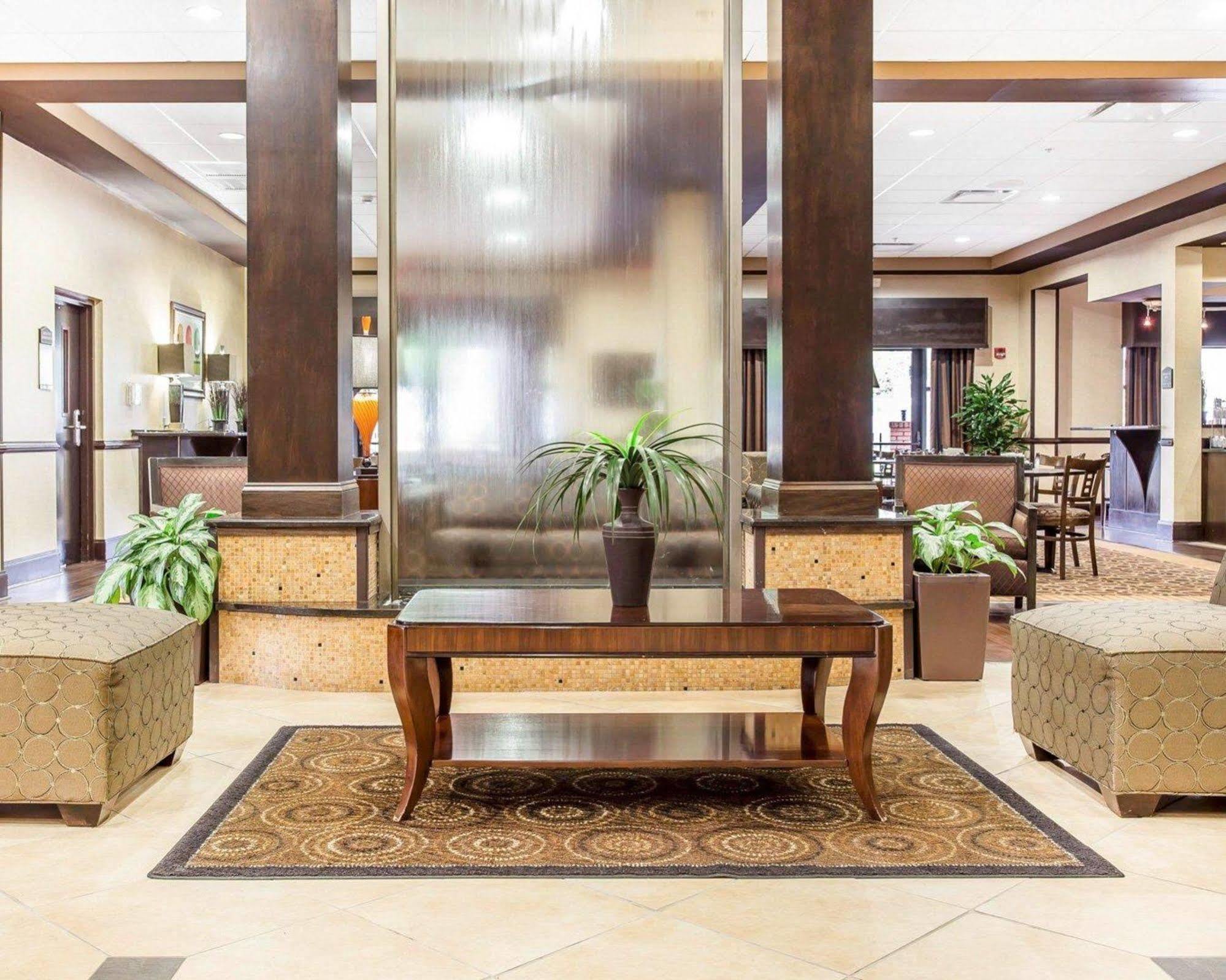 Holiday Inn Express & Suites Lexington By Ihg Exterior foto